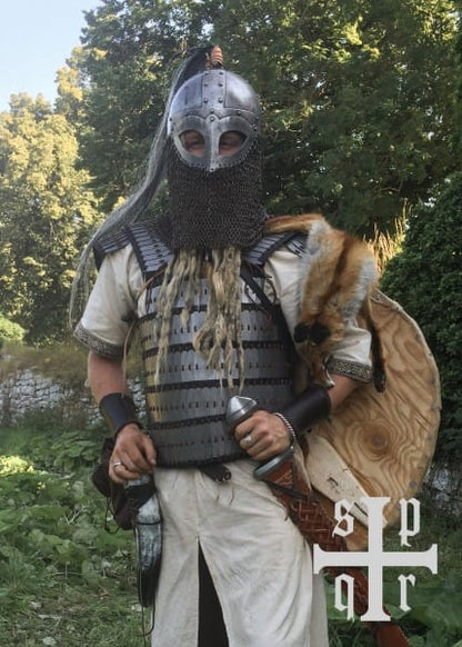 Casco de gafas vikingas, acero de 2 mm, con penacho de casco y hueco de cadena 1764000025 - Espadas y Más