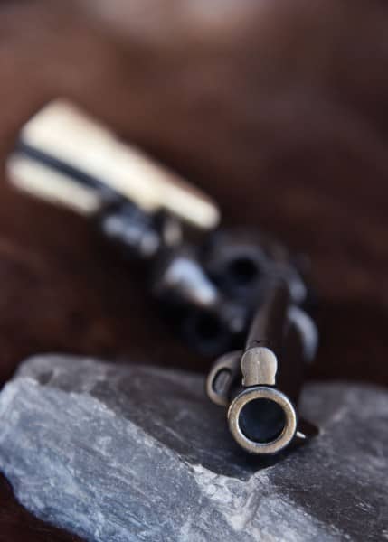 Revólver Colt corto .45, USA 1873, Negro / Marfil, Réplica  2347106213 - Espadas y Más
