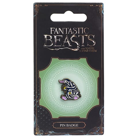 Imagen de Pin esmaltado Escarbato, Animales Fantásticos  EFEP0018 parte de nuestra colección en Espadas y más, sitio oficial.