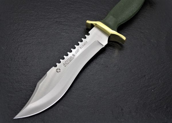 Imagen de Cuchillo Aitor Oso Blanco parte de nuestra colección en Espadas y más, sitio oficial.