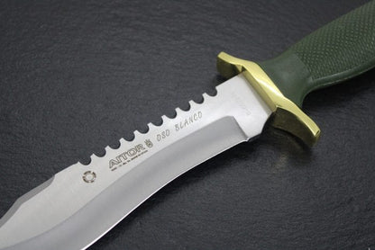 Imagen de Cuchillo Aitor Oso Blanco parte de nuestra colección en Espadas y más, sitio oficial.