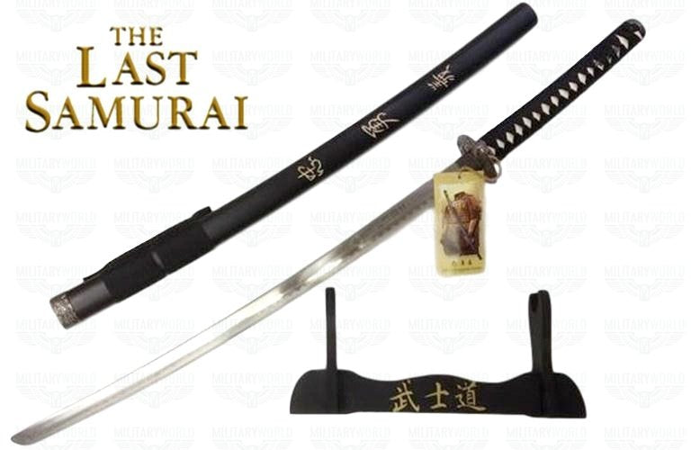 Katana japonesa de la película El Último Samurai con detalles kanji en la saya de la katana y expositor negro. Vendida por Espadas y más