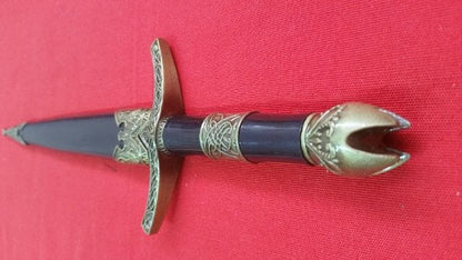Imagen de Daga Espada Rey Brujo Señor De Los Anillos S0145 parte de nuestra colección en Espadas y más, sitio oficial.
