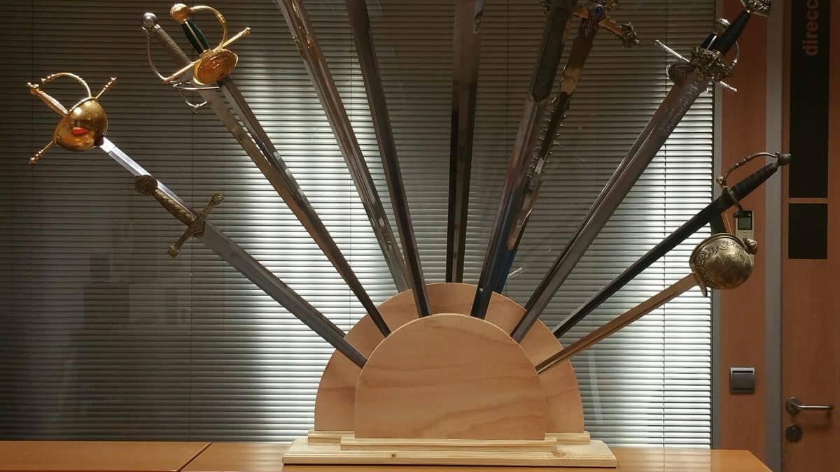 Espadero para 13 espadas - Espadas y Más