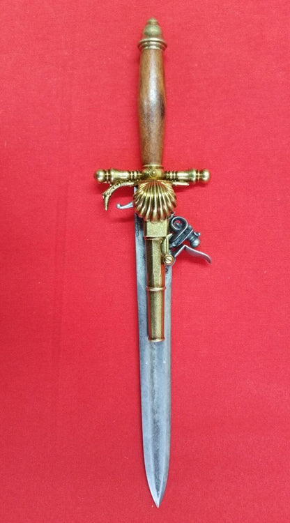 Imagen de Pistola de chispa con puñal incorporado S XVIII, 1204 Réplica no funcional parte de nuestra colección en Espadas y más, sitio oficial. Esta imagen describe  arma no funcional
