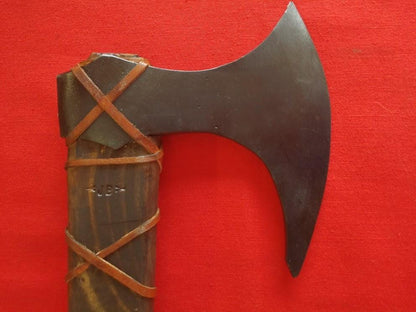Imagen de Hacha de Ragnar Fabricación propia parte de nuestra colección en Espadas y más, sitio oficial.