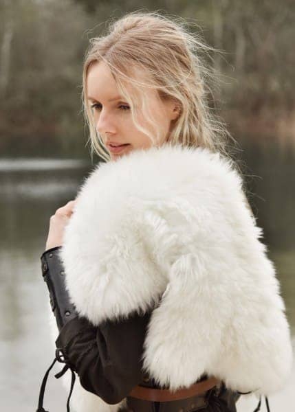 Imagen de Chaqueta Piel de cordero piel de hombro, blanco 1680120900 parte de nuestra colección en Espadas y más, sitio oficial.