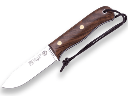 CUCHILLO BUSHCRAFT Y SUPERVIVENCIA JOKER BS9 CAMPERO. ACERO SANDVIK 14C28N, MANGO DE NOGAL, HOJA 10,5 CM. CON FUNDA VAQUETILLA CON FERROCERIO CN112-P - Espadas y Más