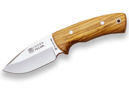 Imagen de Cuchillo Desollador Con Cachas En Madera De Olivo Y Hoja Inox De 8,5 Cm. CO22 parte de nuestra colección en Espadas y más, sitio oficial.