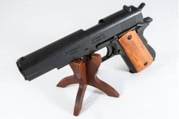 Imagen de Pistola automática .45 M1911A1, USA 1911 (1ª Y 2ª GM), 9312 Réplica no funcional parte de nuestra colección en Espadas y más, sitio oficial.