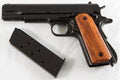 Imagen de Pistola automática .45 M1911A1, USA 1911 (1ª Y 2ª GM), 9312 Réplica no funcional parte de nuestra colección en Espadas y más, sitio oficial.