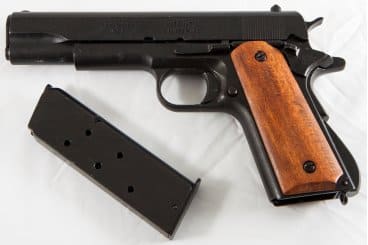 Imagen de Pistola automática .45 M1911A1, USA 1911 (1ª Y 2ª GM), 9312 Réplica no funcional parte de nuestra colección en Espadas y más, sitio oficial.