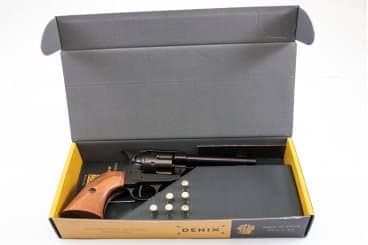 Imagen de Revólver  Peacemaker CAL.45 4,75", con 6 balas, 1-1186N, Réplica no funcional parte de nuestra colección en Espadas y más, sitio oficial.