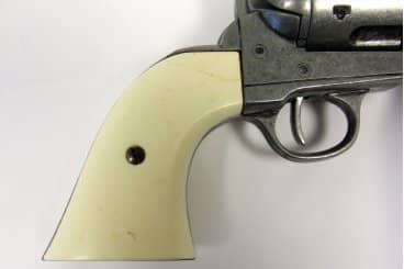 Imagen de Revólver Peacemaker CAL.45 5½", 1150 Réplica no funcional parte de nuestra colección en Espadas y más, sitio oficial.