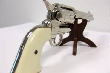 Imagen de Revólver Peacemaker CAL.45 5½", 1150 Réplica no funcional parte de nuestra colección en Espadas y más, sitio oficial.