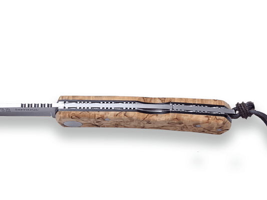 NAVAJA DEPORTIVA JOKER SERRANA, CON BLOQUEO LOCK BACK, HOJA 7 CM, ACERO INOX MOVA 1.4116 Y CACHAS EN MADERA DE OLIVO - Espadas y Más