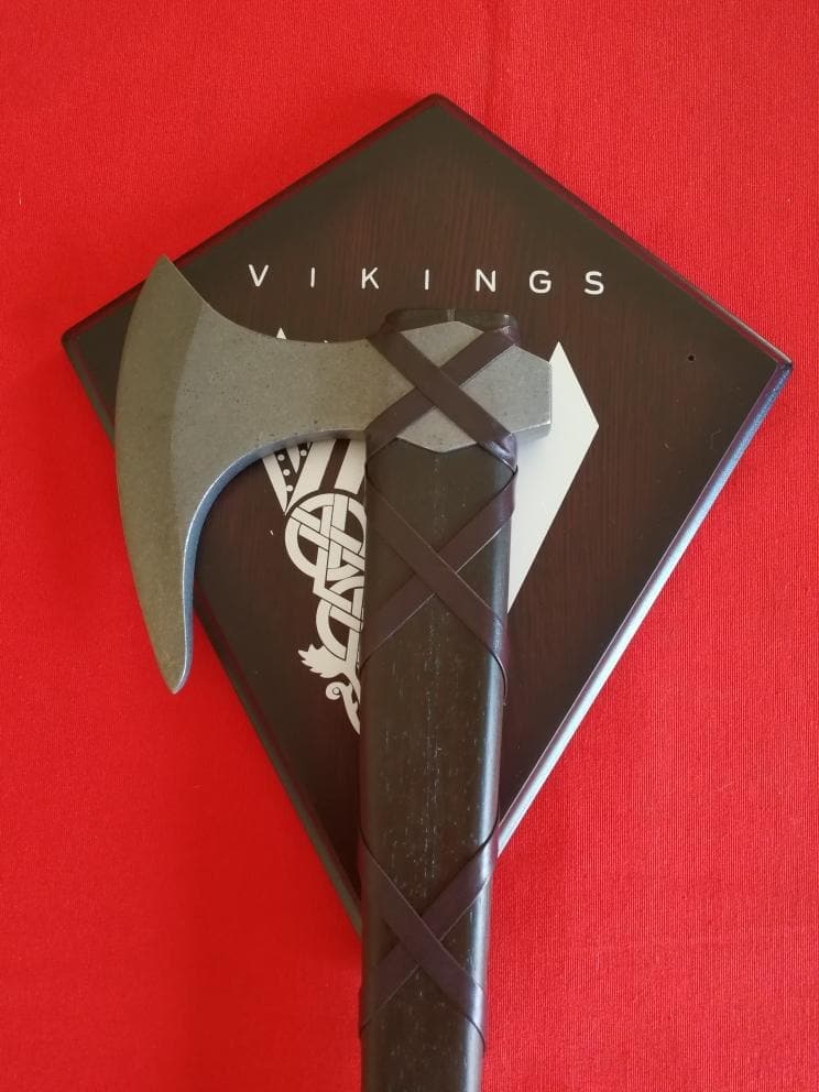 Imagen de Hacha de Ragnar Vikingos 10617 parte de nuestra colección en Espadas y más, sitio oficial.