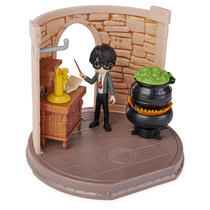 Imagen de Diorama Magical Minis Aula de Pociones Harry Harry Potter Wizarding World Facilitada por Espadas y más