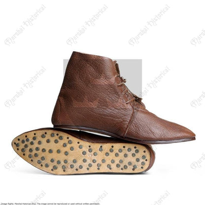 Bota baja lazados S. XIII-XIV lazados, Cuero Marrón - suela tachonada - Espadas y Más