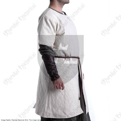 Imagen de Gambeson manga corta parte de nuestra colección en Espadas y más, sitio oficial.
