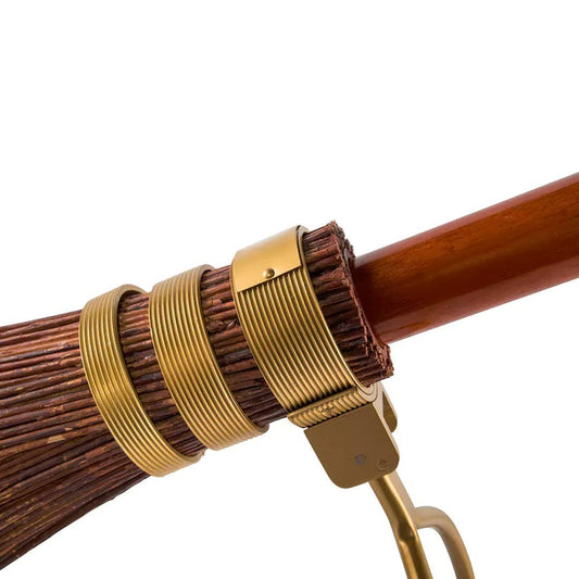 Imagen de Réplica de la escoba Nimbus 2000 parte de nuestra colección en Espadas y más, sitio oficial.