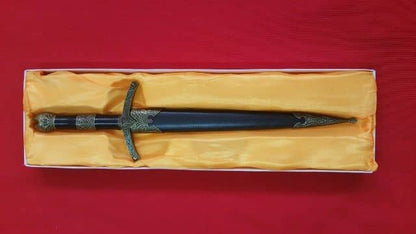 Imagen de Daga Espada Rey Brujo Señor De Los Anillos S0145 parte de nuestra colección en Espadas y más, sitio oficial.