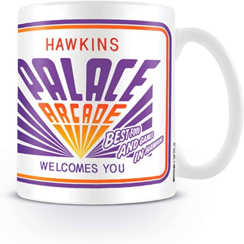 Taza Hawkins Palace Arcade Stranger Things - Espadas y Más