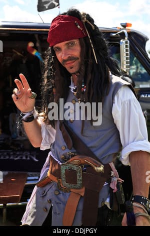 Traje del capitán Jack Sparrow de la serie de películas "Piratas del Caribe" - Espadas y Más